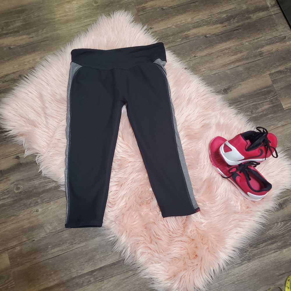 Reversible Fabletics Crops - Picture 2 of 5